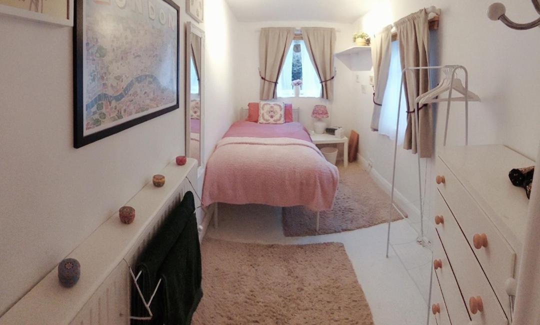 Centrel To London Single Bed Room Quiet Home With Host And Breakfast Экстерьер фото